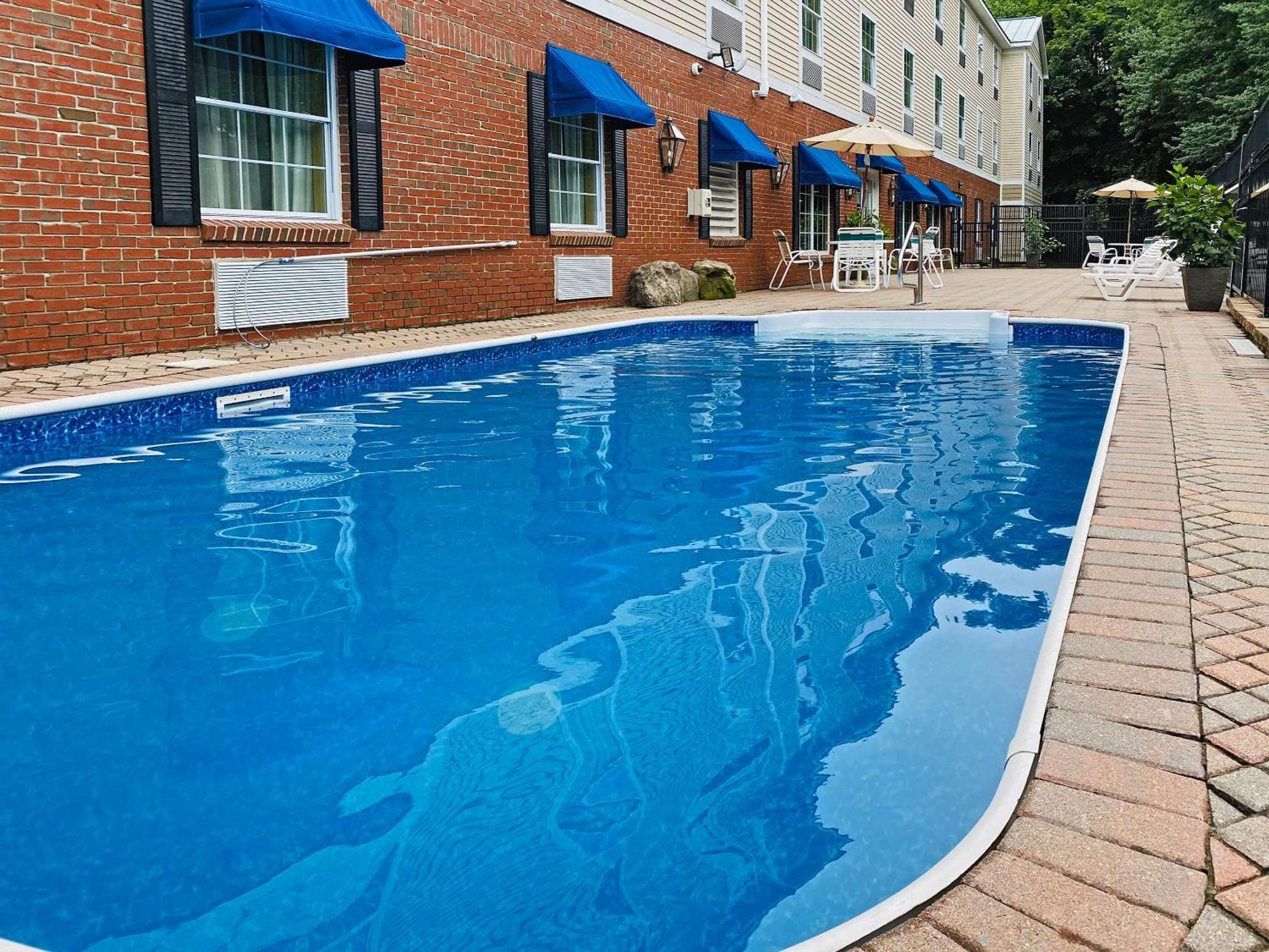 Comfort Inn & Suites Sturbridge-Brimfield Buitenkant foto