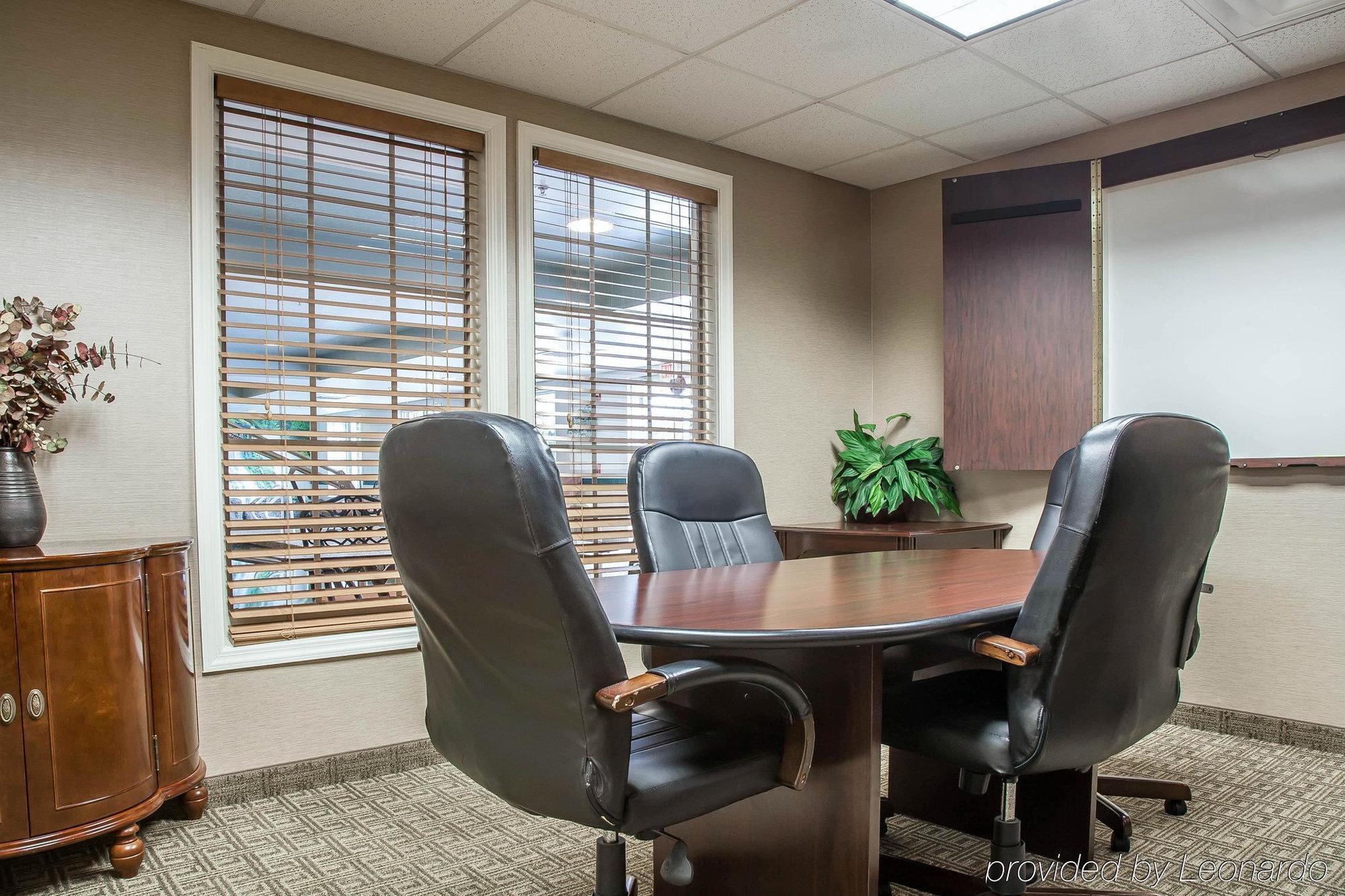 Comfort Inn & Suites Sturbridge-Brimfield Buitenkant foto