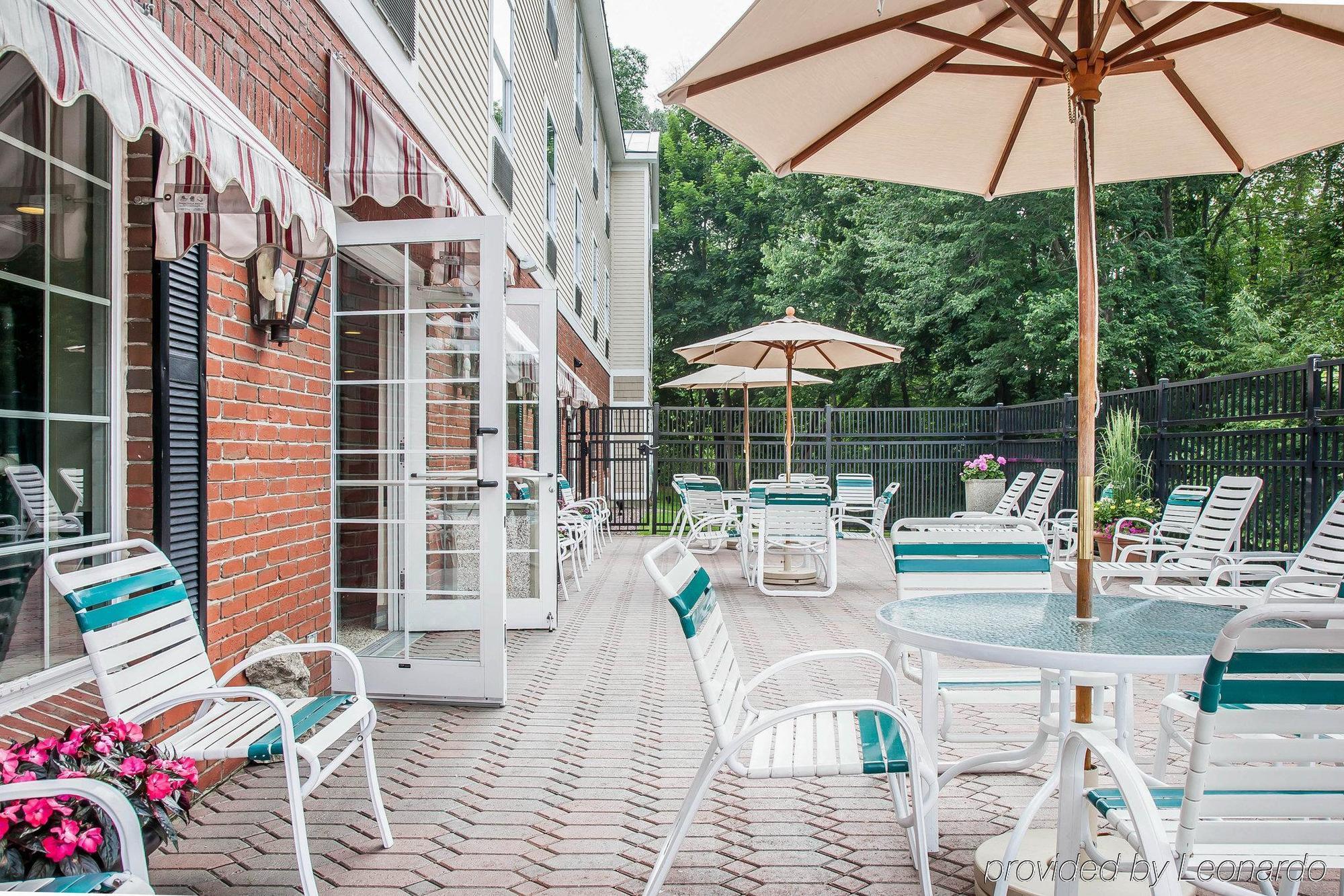 Comfort Inn & Suites Sturbridge-Brimfield Buitenkant foto