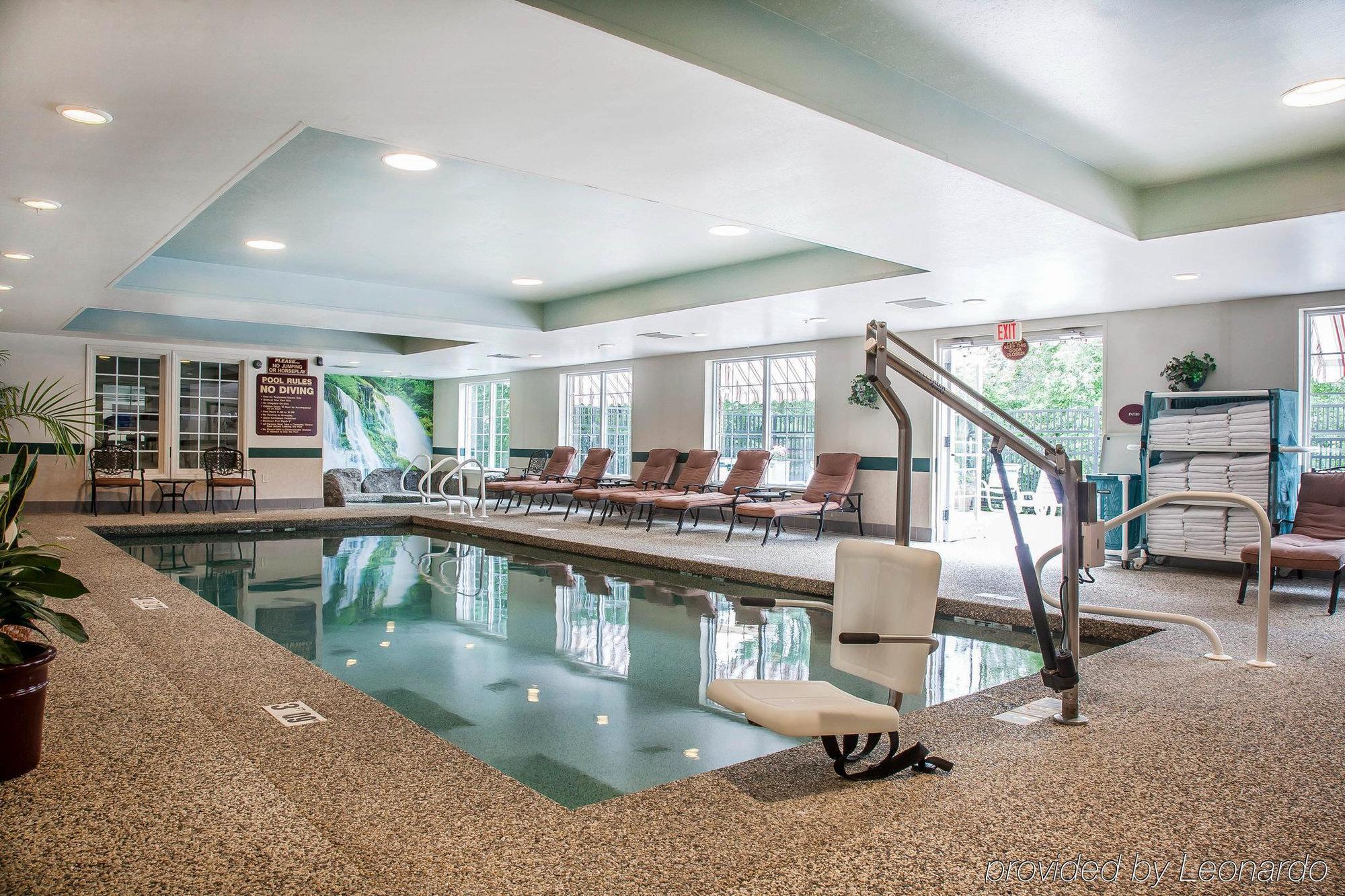 Comfort Inn & Suites Sturbridge-Brimfield Buitenkant foto