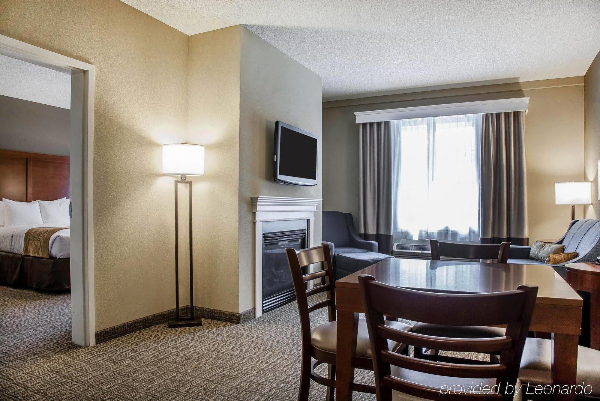 Comfort Inn & Suites Sturbridge-Brimfield Buitenkant foto