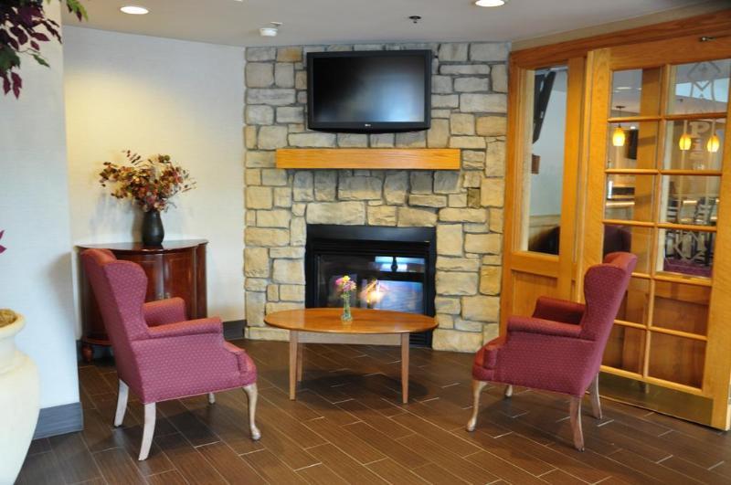 Comfort Inn & Suites Sturbridge-Brimfield Buitenkant foto