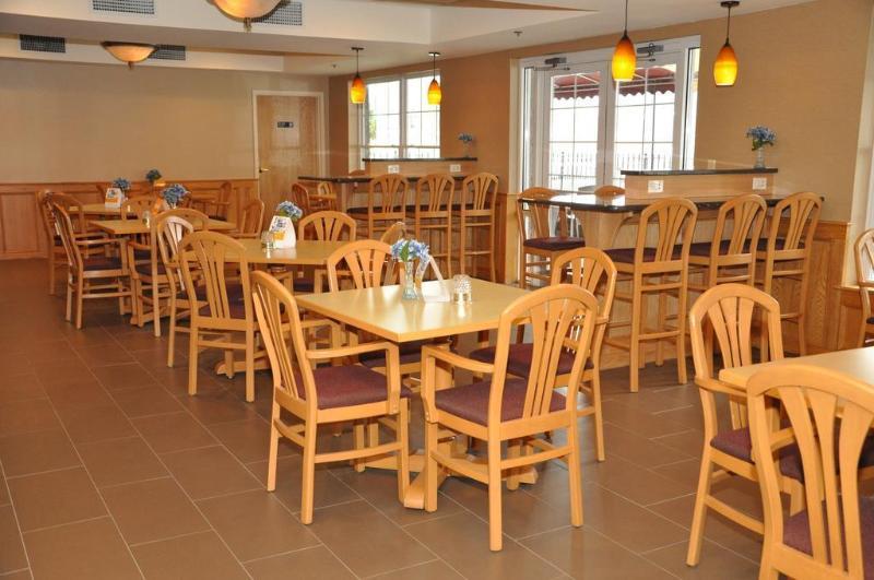 Comfort Inn & Suites Sturbridge-Brimfield Buitenkant foto
