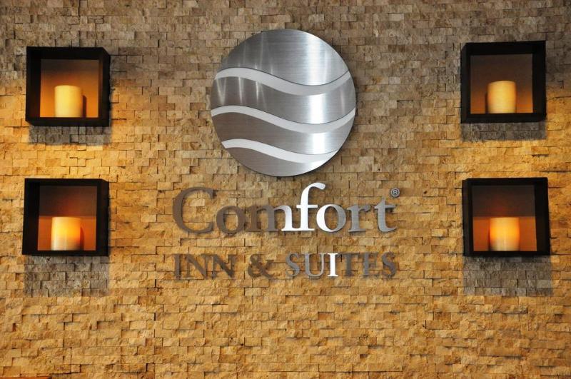 Comfort Inn & Suites Sturbridge-Brimfield Buitenkant foto
