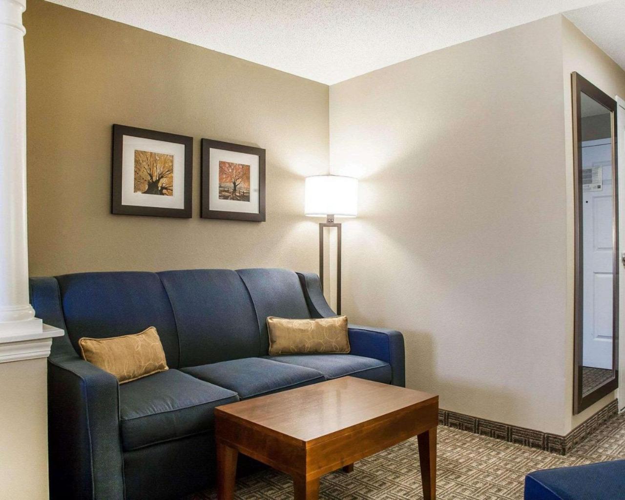 Comfort Inn & Suites Sturbridge-Brimfield Buitenkant foto