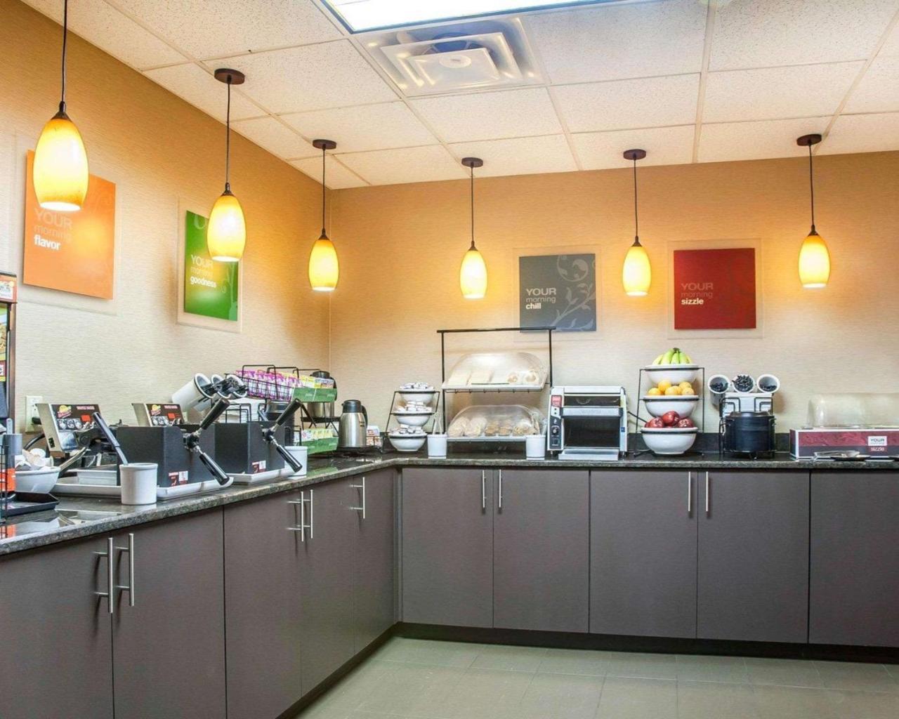 Comfort Inn & Suites Sturbridge-Brimfield Buitenkant foto