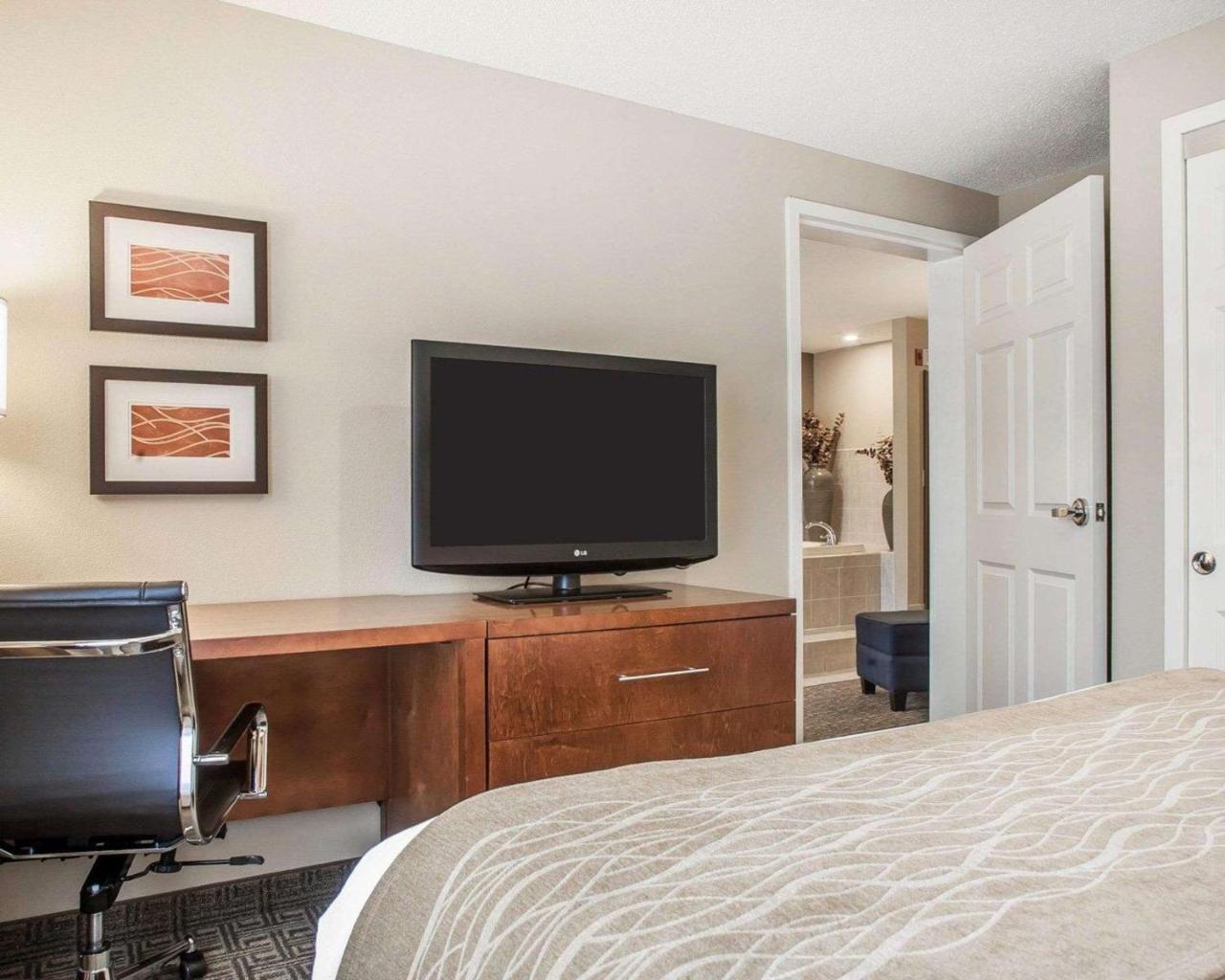 Comfort Inn & Suites Sturbridge-Brimfield Buitenkant foto