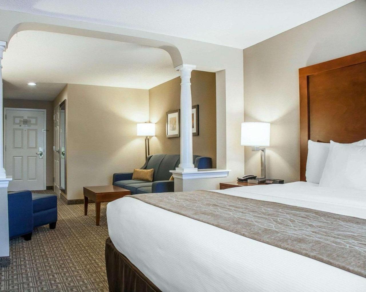 Comfort Inn & Suites Sturbridge-Brimfield Buitenkant foto