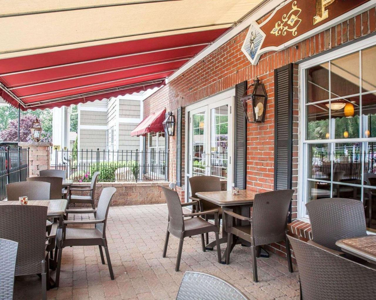 Comfort Inn & Suites Sturbridge-Brimfield Buitenkant foto