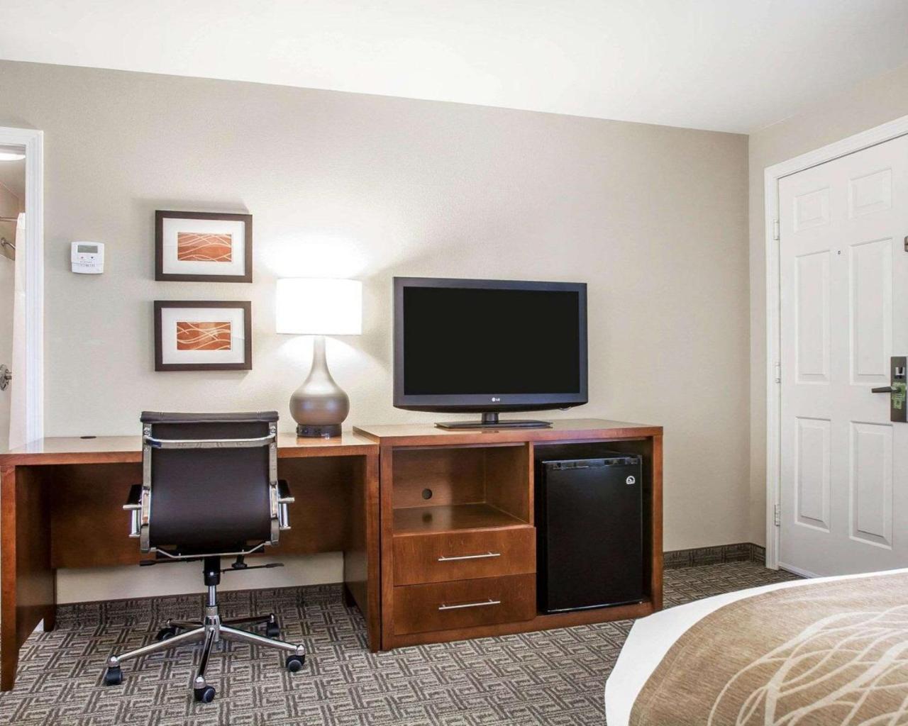 Comfort Inn & Suites Sturbridge-Brimfield Buitenkant foto