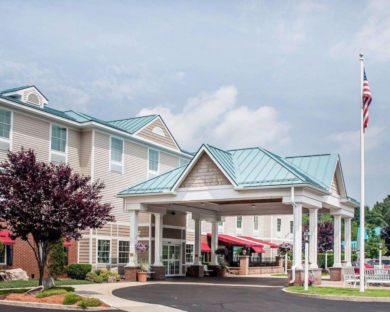 Comfort Inn & Suites Sturbridge-Brimfield Buitenkant foto