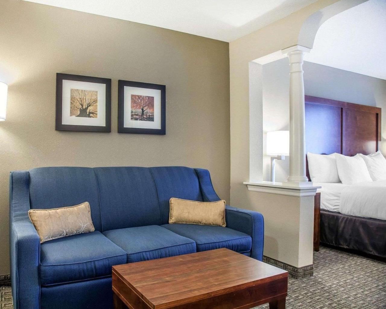 Comfort Inn & Suites Sturbridge-Brimfield Buitenkant foto