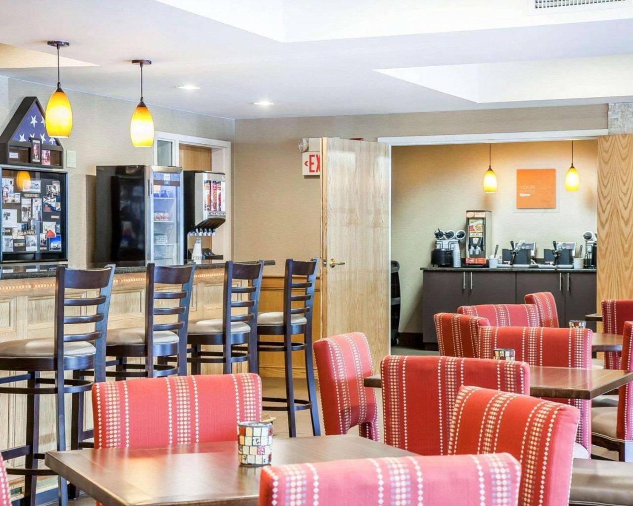 Comfort Inn & Suites Sturbridge-Brimfield Buitenkant foto