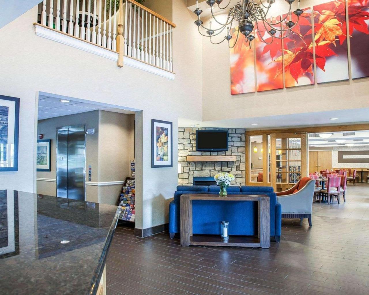 Comfort Inn & Suites Sturbridge-Brimfield Buitenkant foto