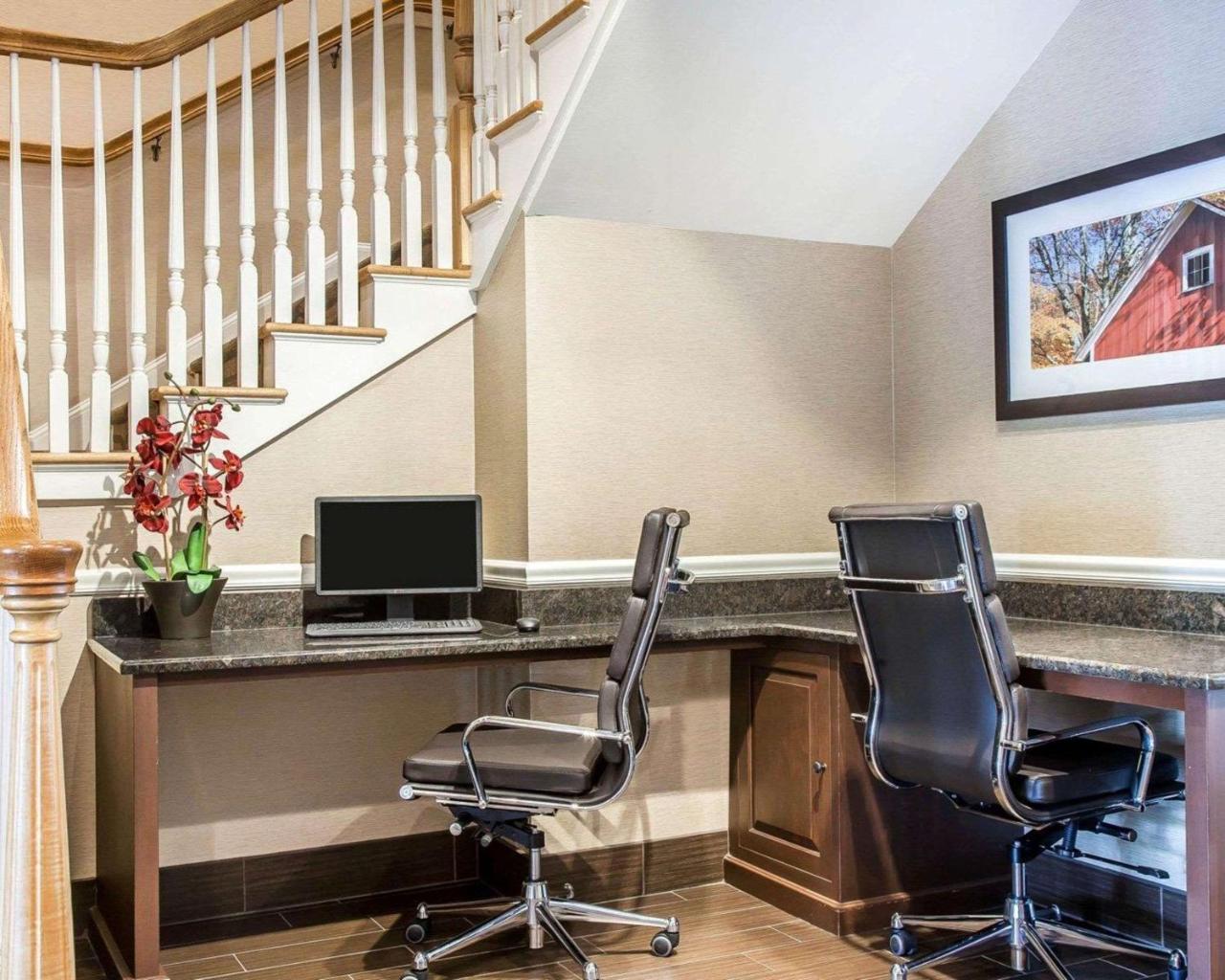 Comfort Inn & Suites Sturbridge-Brimfield Buitenkant foto